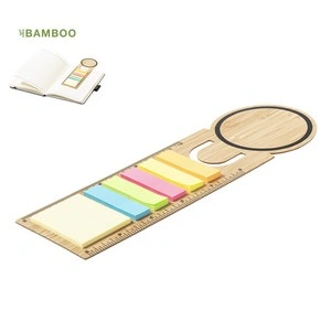 Regla marcapáginas de bambú con notas adhesivas