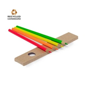 Set de 4 lápices de colores flúor en caja reciclada
