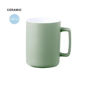 Taza de cerámica con asa cuadrada y diseño colorido
