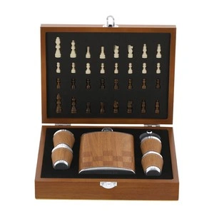 Set de petaca con diseño tablero de ajedrez