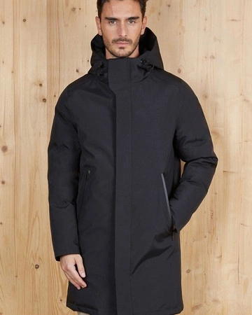 Chaqueta abrigada reciclada con capucha ajustable