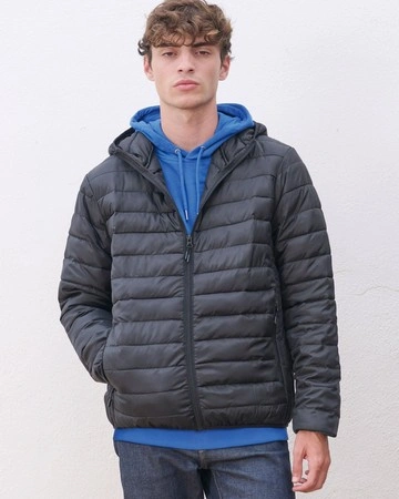 Chaqueta acolchada ligera con capucha reciclada