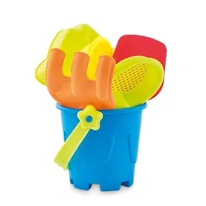 Juego de playa infantil con cubo pala y moldes