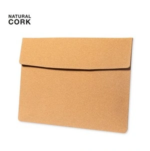 Funda de corcho resistente para portátil con cierre magnético