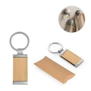 Llavero rectangular de bambú con carcasa metálica