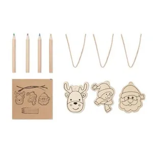 Set de 3 adornos navideños de madera con lápices de colores
