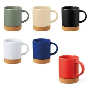 Taza de cerámica ecológica con diseño en corcho