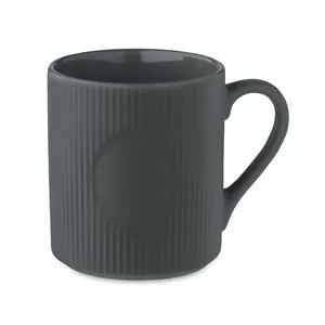 Taza de cerámica estriada mate ideal para café