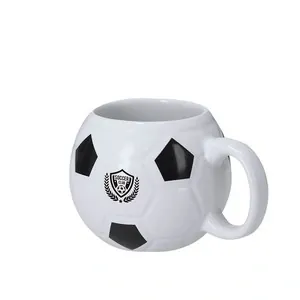 Taza hindy de cerámica personalizable con diseño de balón